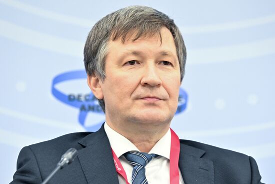 КМУ-2025. Искусственный интеллект: полное возможностей будущее или угроза?