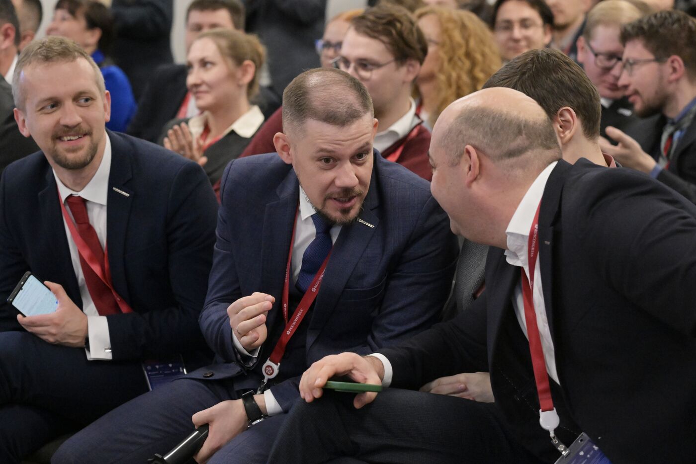 КМУ-2025. Диалог с экспертами: как добрый и злой "следователи" "прожарят" проекты советов молодых ученых по задачам Десятилетия науки и технологий