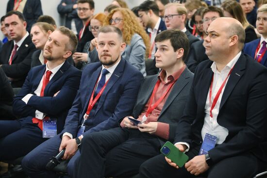 КМУ-2025. Диалог с экспертами: как добрый и злой "следователи" "прожарят" проекты советов молодых ученых по задачам Десятилетия науки и технологий