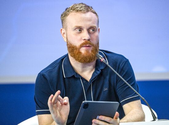 КМУ-2025. Искатели науки. Со сцены театра за хирургический стол: длинный путь от гуманитария до нейробиолога