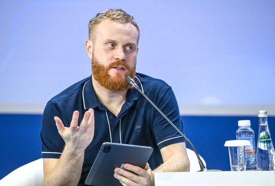 КМУ-2025. Искатели науки. Со сцены театра за хирургический стол: длинный путь от гуманитария до нейробиолога