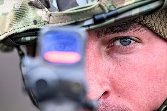 Отработка боевого слаживания военнослужащими 114-й отдельной гвардейской мотострелковой бригады группировки "Центр"