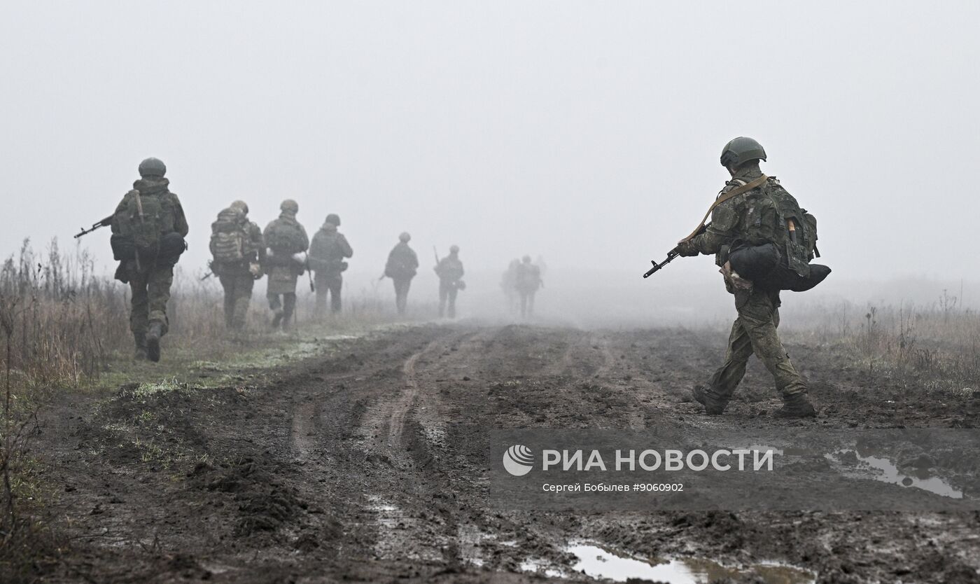 Отработка боевого слаживания военнослужащими 114-й отдельной гвардейской мотострелковой бригады группировки "Центр"