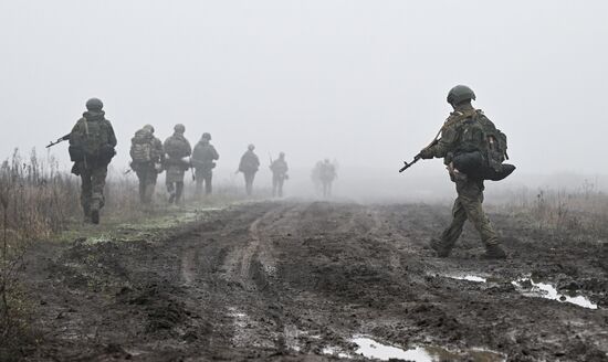 Отработка боевого слаживания военнослужащими 114-й отдельной гвардейской мотострелковой бригады группировки "Центр"