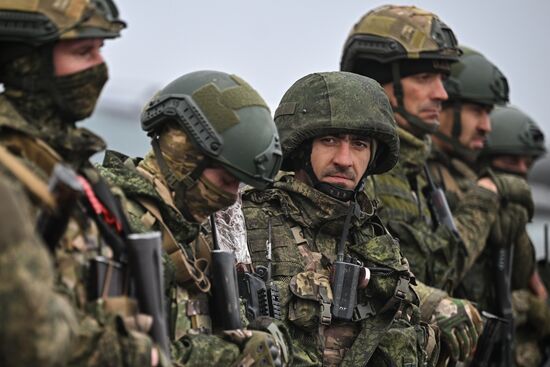 Отработка боевого слаживания военнослужащими 114-й отдельной гвардейской мотострелковой бригады группировки "Центр"