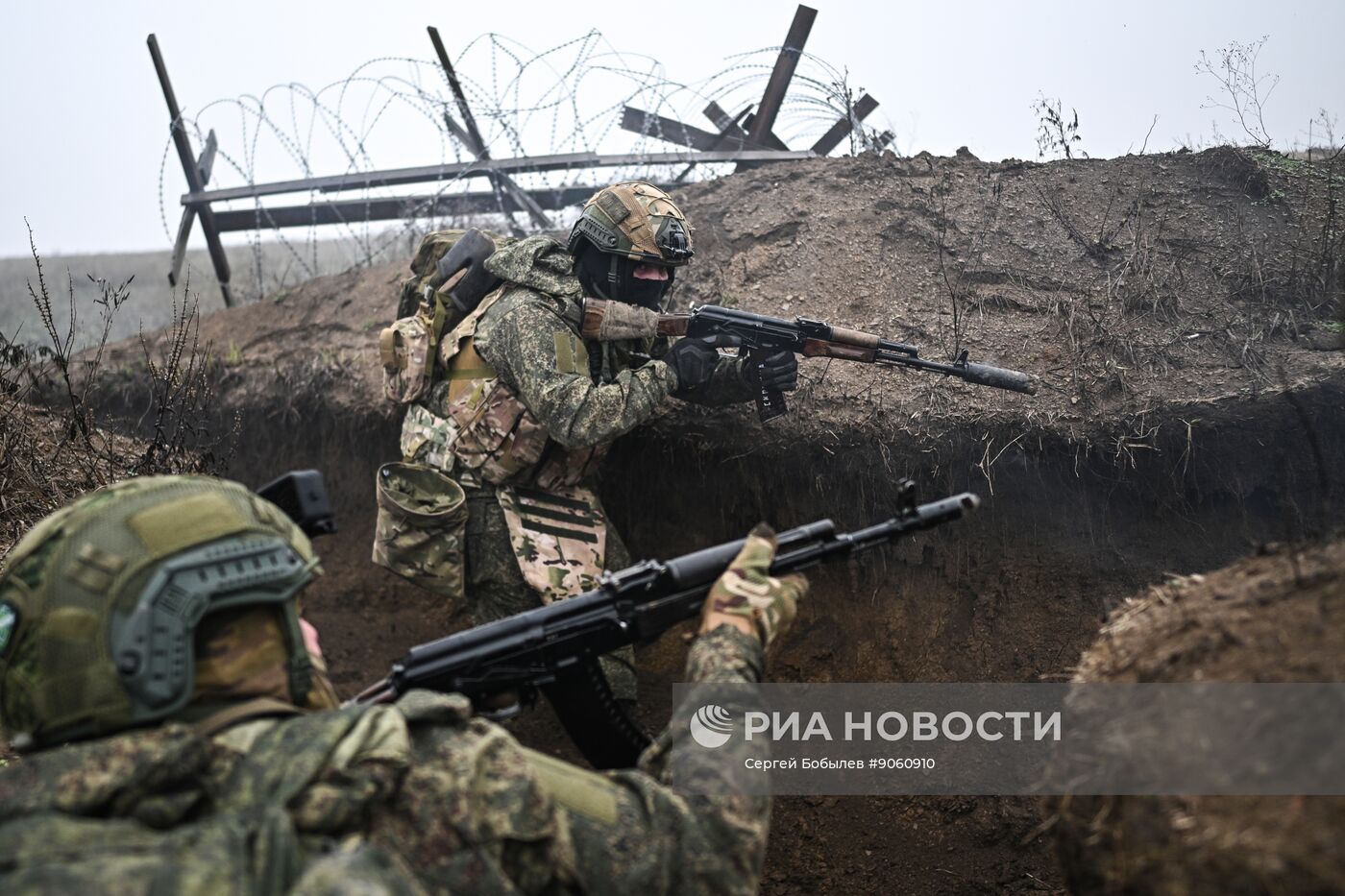Отработка боевого слаживания военнослужащими 114-й отдельной гвардейской мотострелковой бригады группировки "Центр"