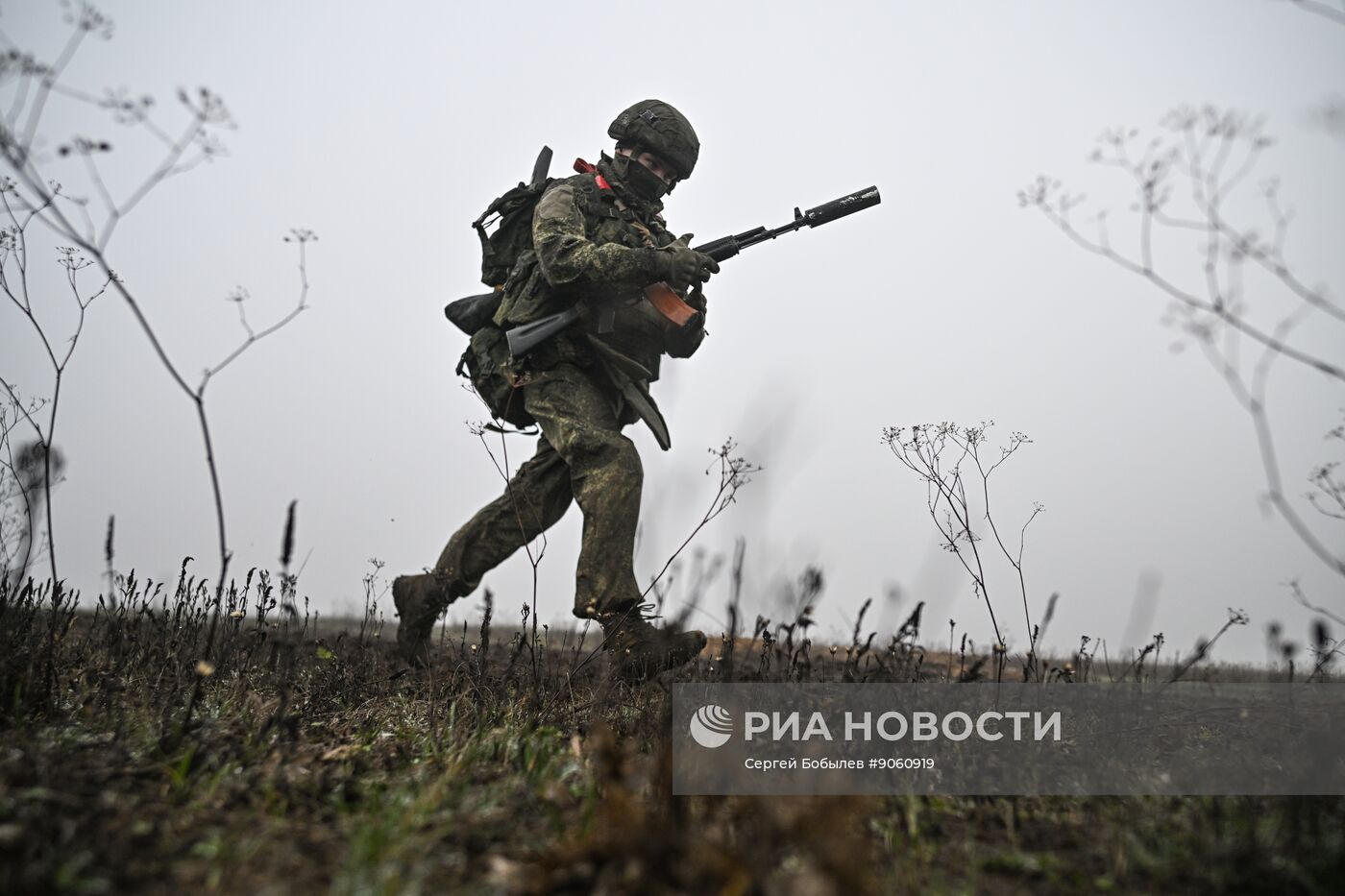 Отработка боевого слаживания военнослужащими 114-й отдельной гвардейской мотострелковой бригады группировки "Центр"