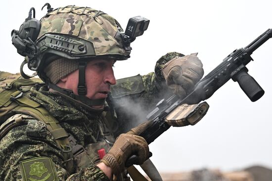 Отработка боевого слаживания военнослужащими 114-й отдельной гвардейской мотострелковой бригады группировки "Центр"