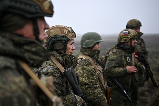 Отработка боевого слаживания военнослужащими 114-й отдельной гвардейской мотострелковой бригады группировки "Центр"