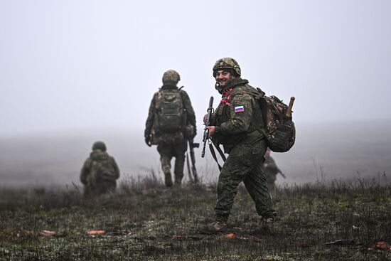 Отработка боевого слаживания военнослужащими 114-й отдельной гвардейской мотострелковой бригады группировки "Центр"
