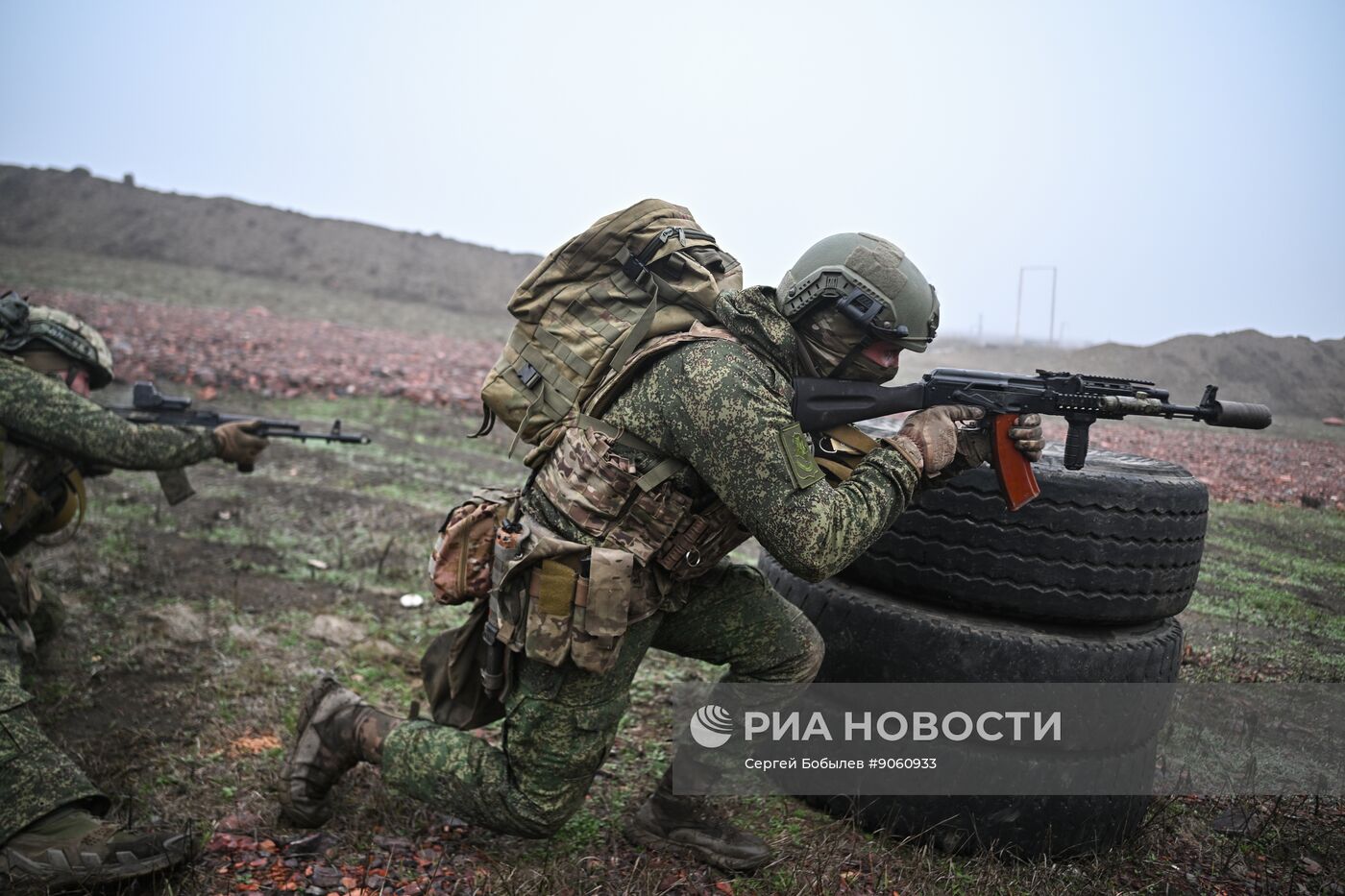 Отработка боевого слаживания военнослужащими 114-й отдельной гвардейской мотострелковой бригады группировки "Центр"