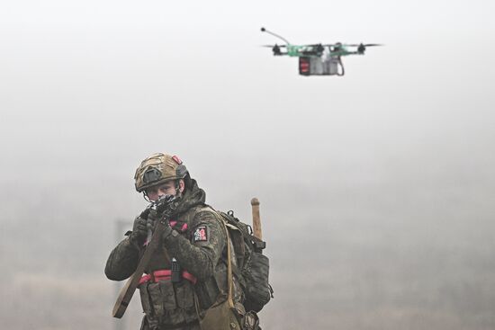 Отработка боевого слаживания военнослужащими 114-й отдельной гвардейской мотострелковой бригады группировки "Центр"