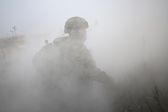 Отработка боевого слаживания военнослужащими 114-й отдельной гвардейской мотострелковой бригады группировки "Центр"