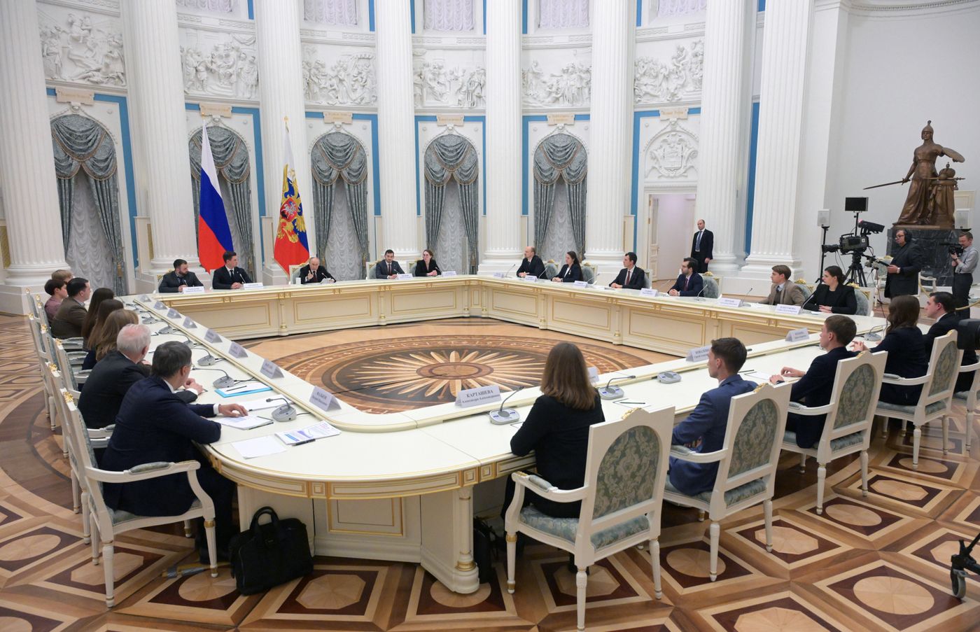 Президент Владимир Путин провел встречу с участниками Конгресса молодых учёных