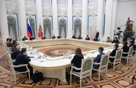 Президент Владимир Путин провел встречу с участниками Конгресса молодых учёных