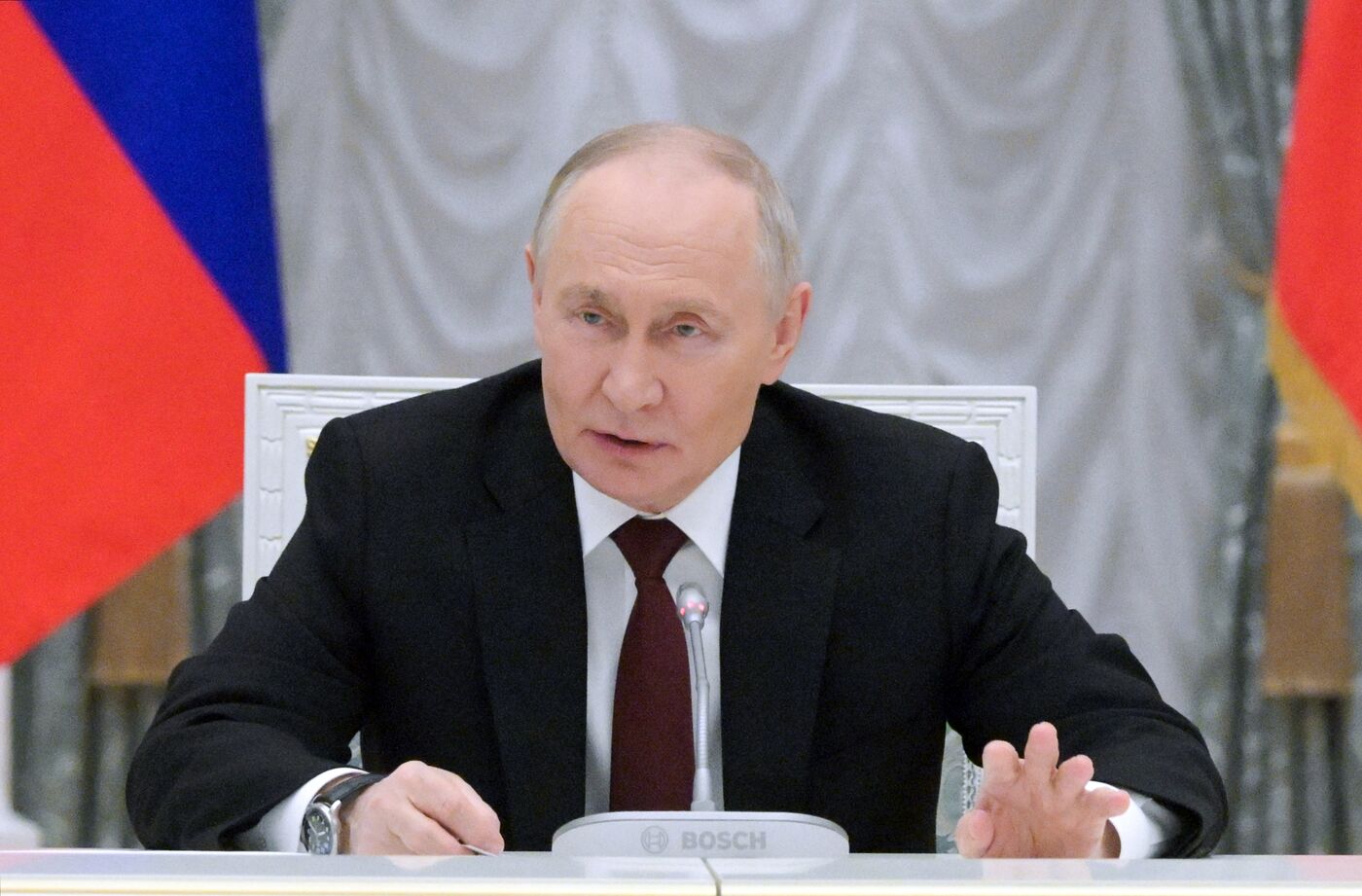 Президент Владимир Путин провел встречу с участниками Конгресса молодых учёных