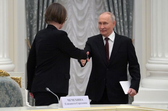 Президент Владимир Путин провел встречу с участниками Конгресса молодых учёных