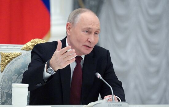 Президент Владимир Путин провел встречу с участниками Конгресса молодых учёных