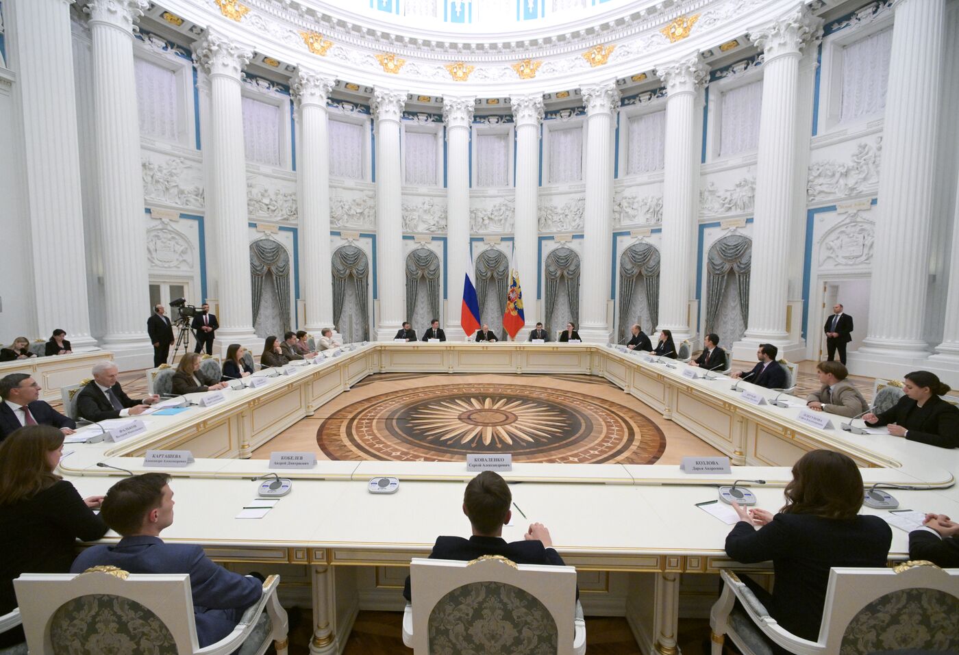 Президент Владимир Путин провел встречу с участниками Конгресса молодых учёных