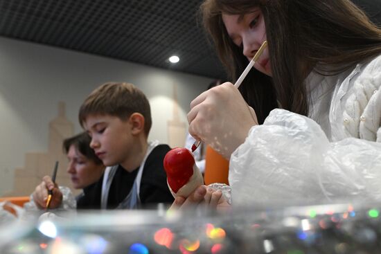 30 ноября в России отмечается День матери