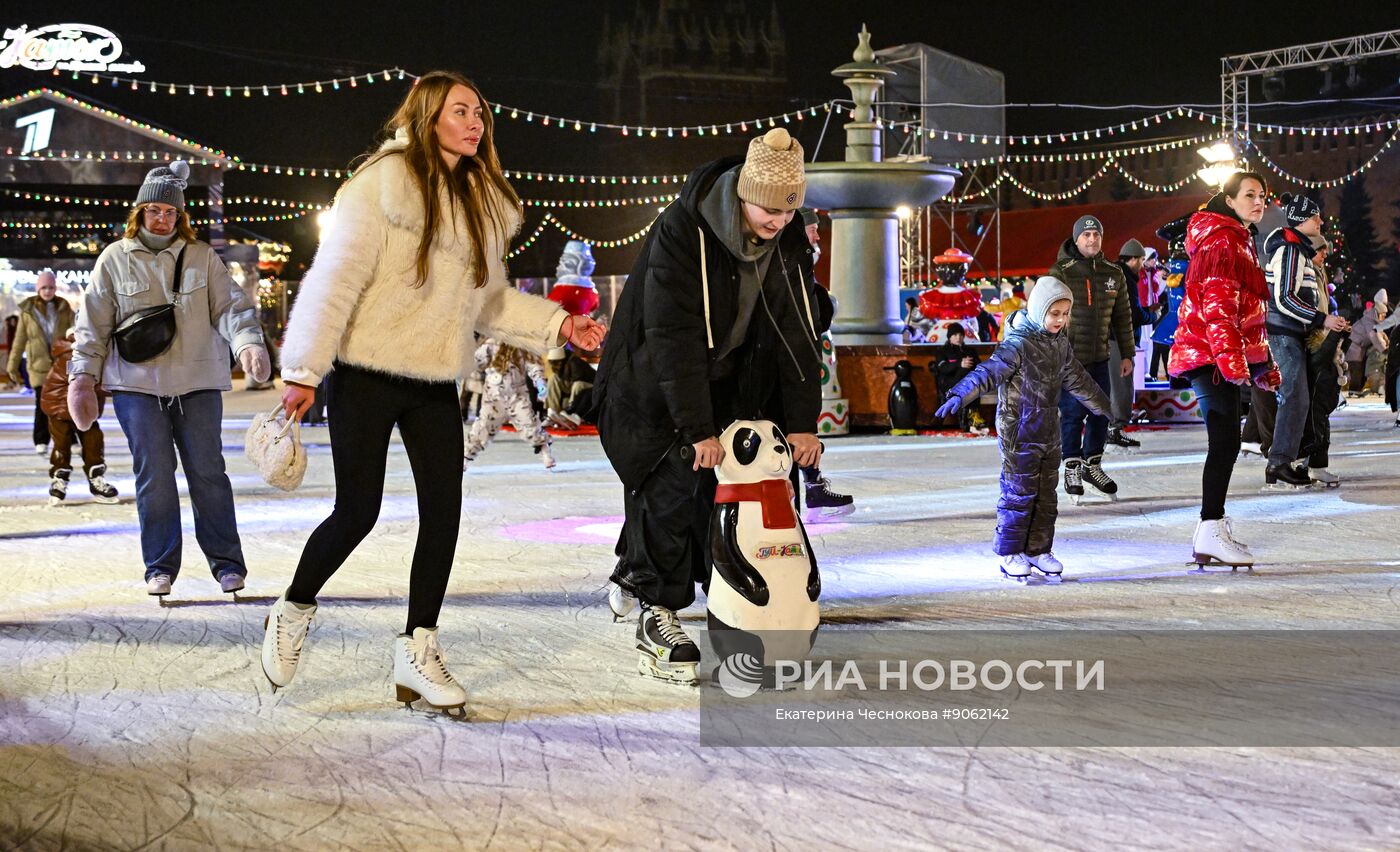 Открытие ГУМ-катка на Красной площади 
