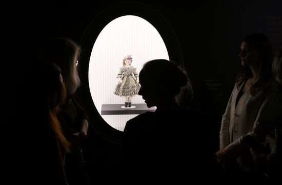 Выставка "Августейшие. Куклы" в Пушкинском музее