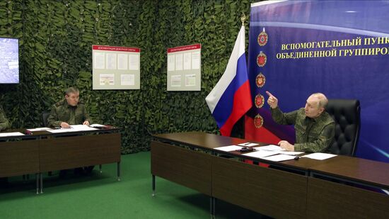 Президент Владимир Путин посетил один из пунктов управления Объединённой группировки войск