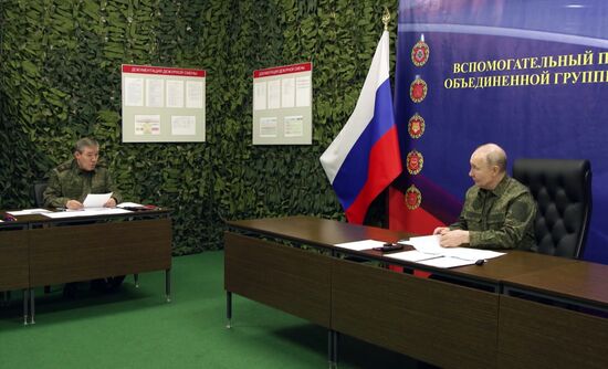 Президент Владимир Путин посетил один из пунктов управления Объединённой группировки войск