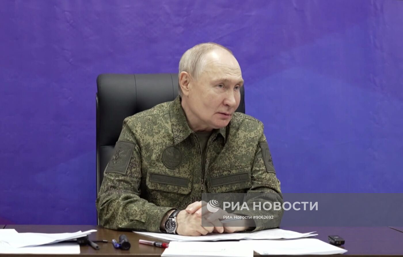 Президент Владимир Путин посетил один из пунктов управления Объединённой группировки войск