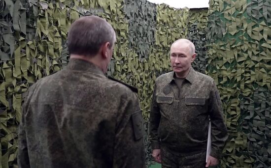 Президент Владимир Путин посетил один из пунктов управления Объединённой группировки войск