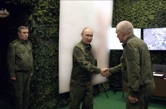 Президент Владимир Путин посетил один из пунктов управления Объединённой группировки войск