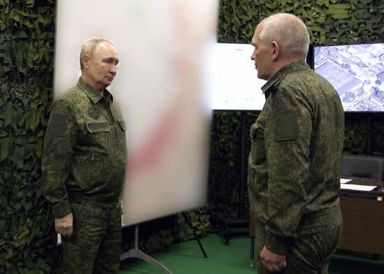 Президент Владимир Путин посетил один из пунктов управления Объединённой группировки войск