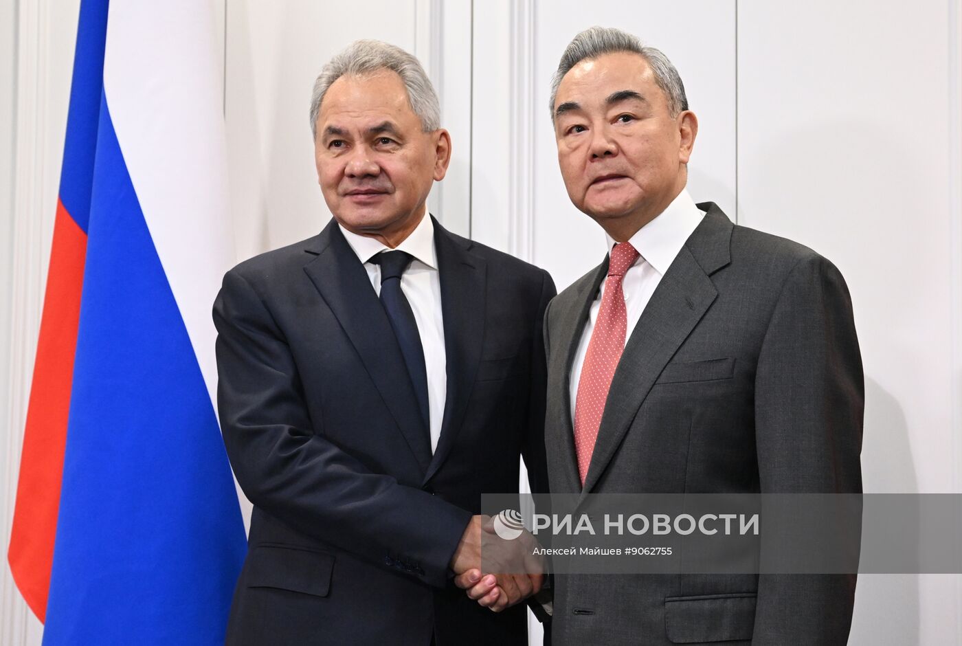 Встреча секретаря Совбеза РФ Шойгу и министра иностранных дел Китая Ван И