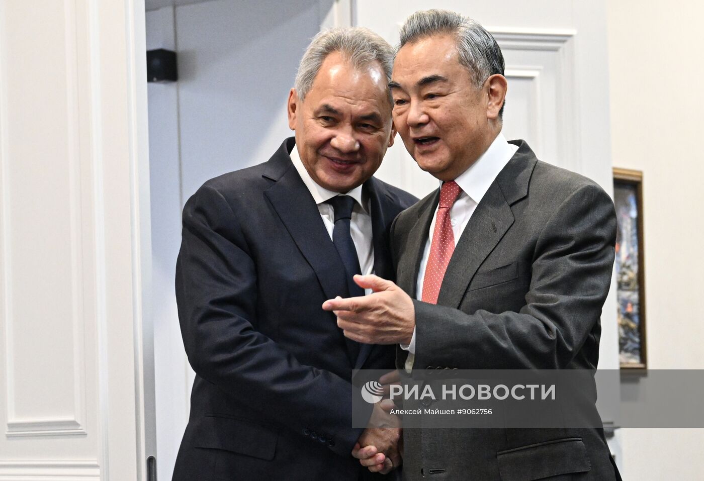 Встреча секретаря Совбеза РФ Шойгу и министра иностранных дел Китая Ван И