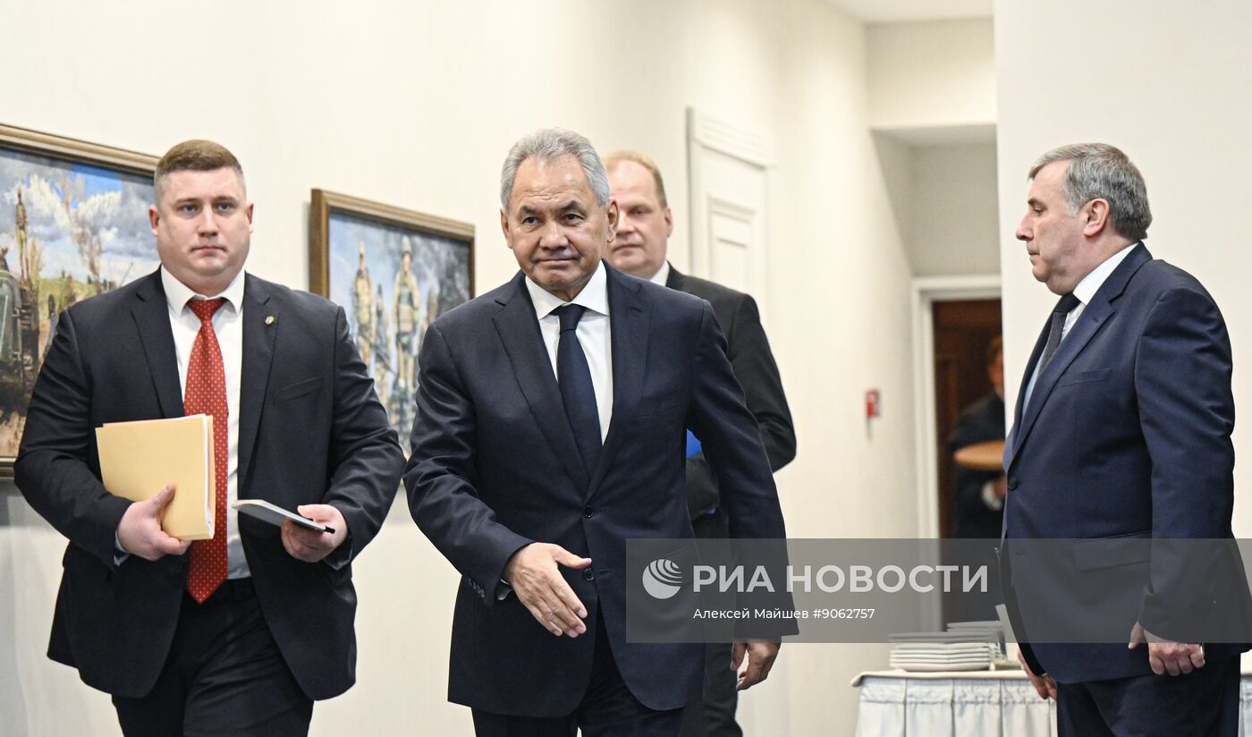 Встреча секретаря Совбеза РФ Шойгу и министра иностранных дел Китая Ван И