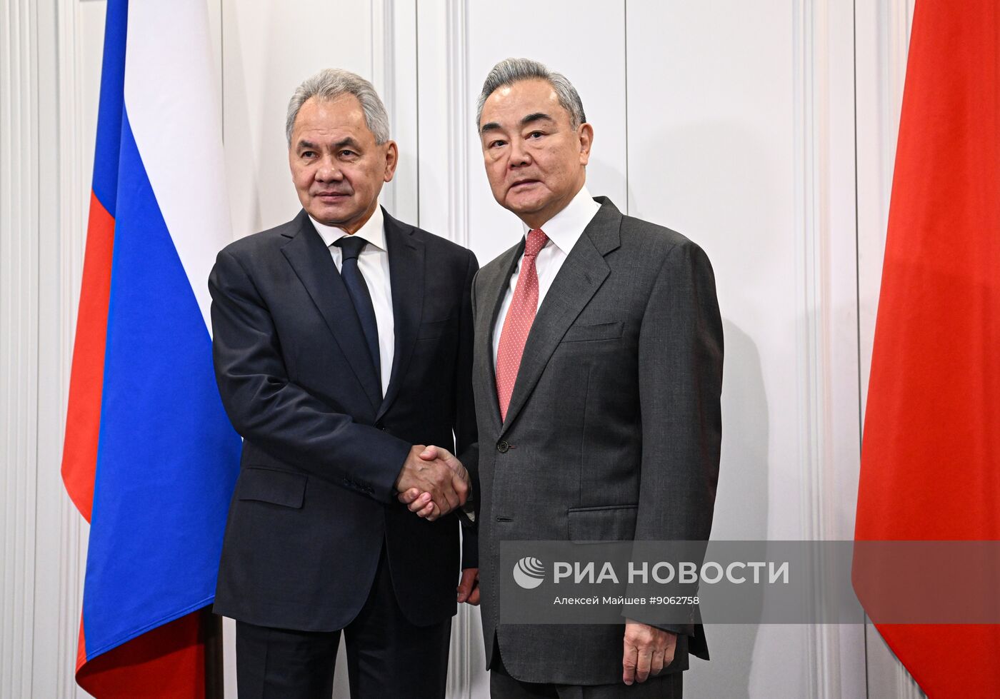 Встреча секретаря Совбеза РФ Шойгу и министра иностранных дел Китая Ван И