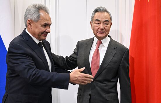 Встреча секретаря Совбеза РФ Шойгу и министра иностранных дел Китая Ван И