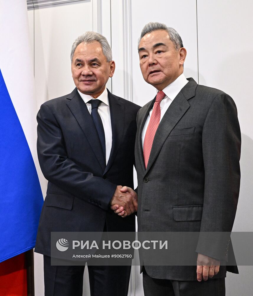 Встреча секретаря Совбеза РФ Шойгу и министра иностранных дел Китая Ван И