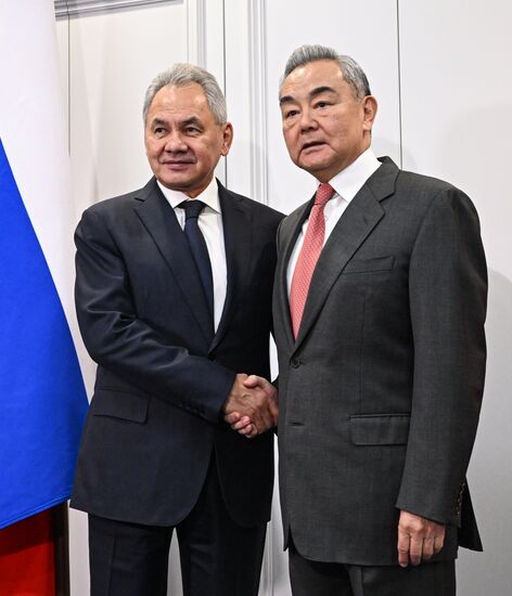 Встреча секретаря Совбеза РФ Шойгу и министра иностранных дел Китая Ван И