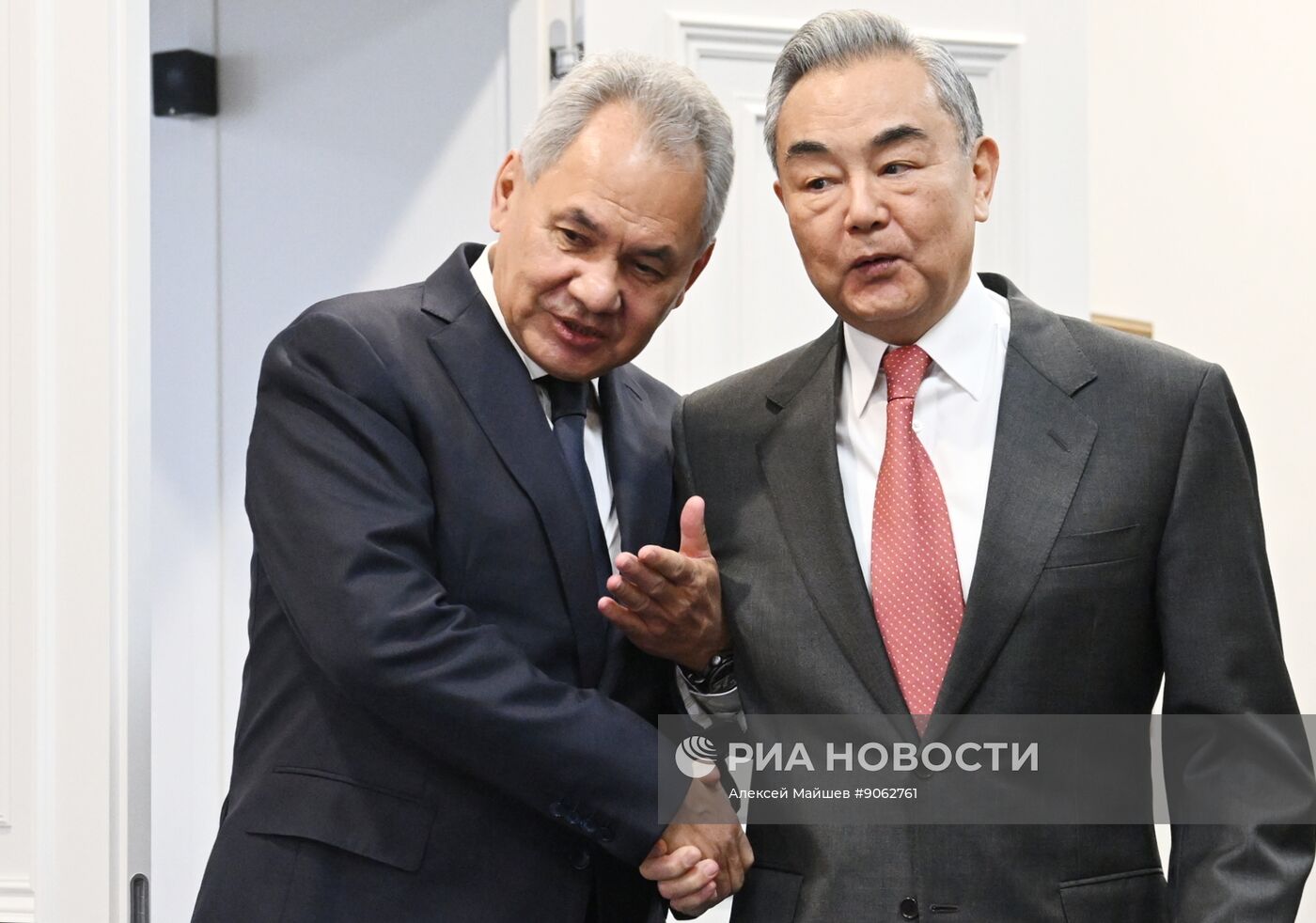 Встреча секретаря Совбеза РФ Шойгу и министра иностранных дел Китая Ван И