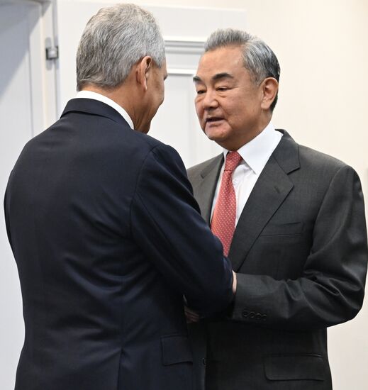 Встреча секретаря Совбеза РФ Шойгу и министра иностранных дел Китая Ван И