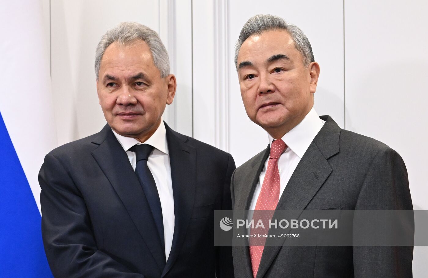 Встреча секретаря Совбеза РФ Шойгу и министра иностранных дел Китая Ван И