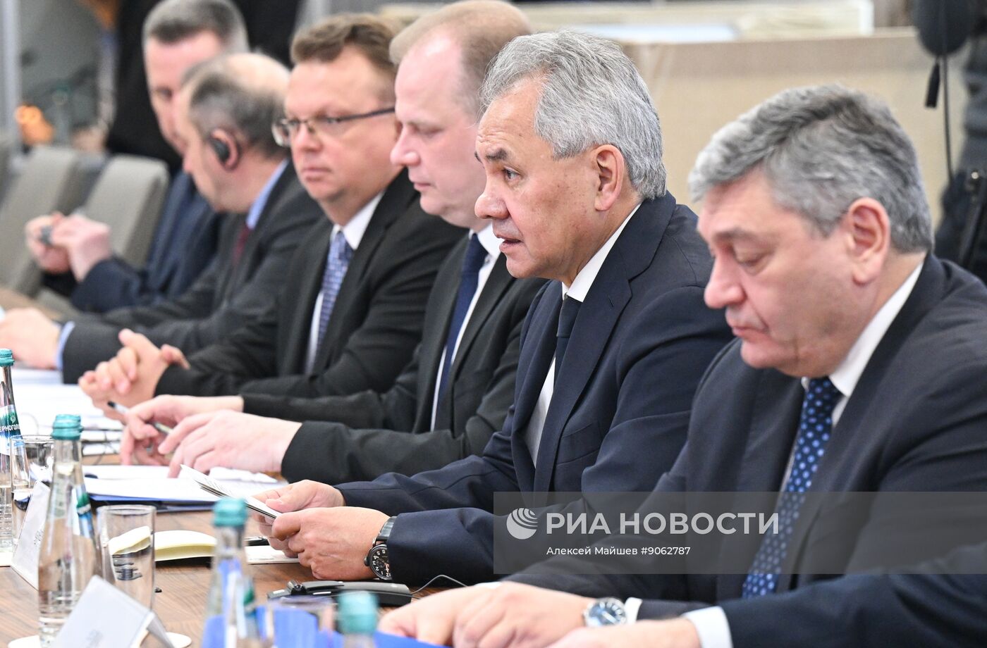 Встреча секретаря Совбеза РФ Шойгу и министра иностранных дел Китая Ван И