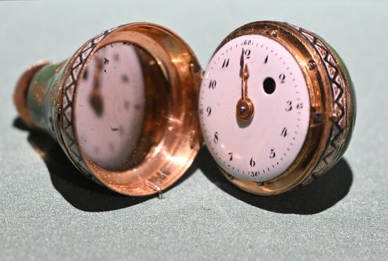 Выставка "Очарование красоты. Из истории ювелирных украшений в России" в Москве