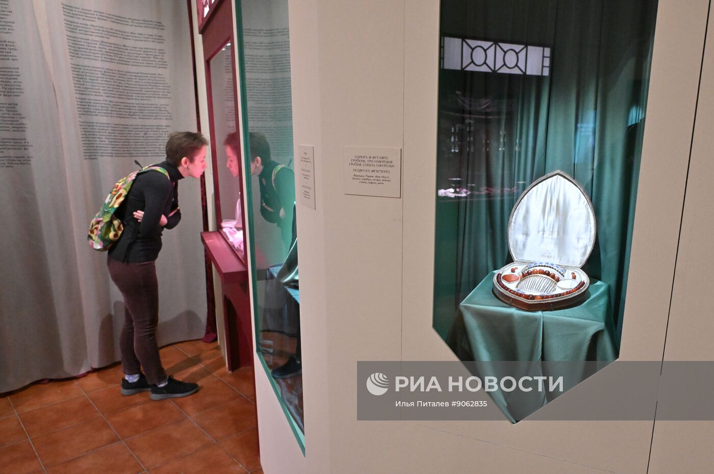 Выставка "Очарование красоты. Из истории ювелирных украшений в России" в Москве