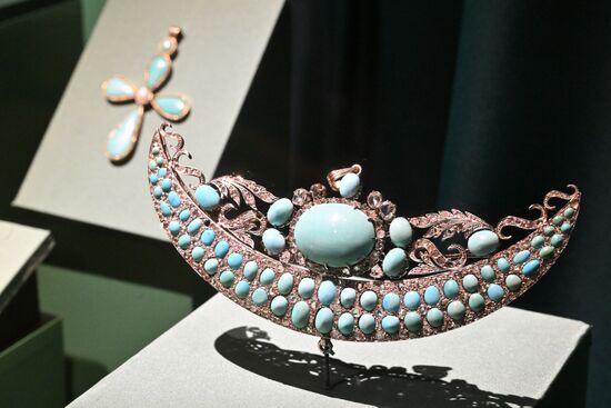 Выставка "Очарование красоты. Из истории ювелирных украшений в России" в Москве