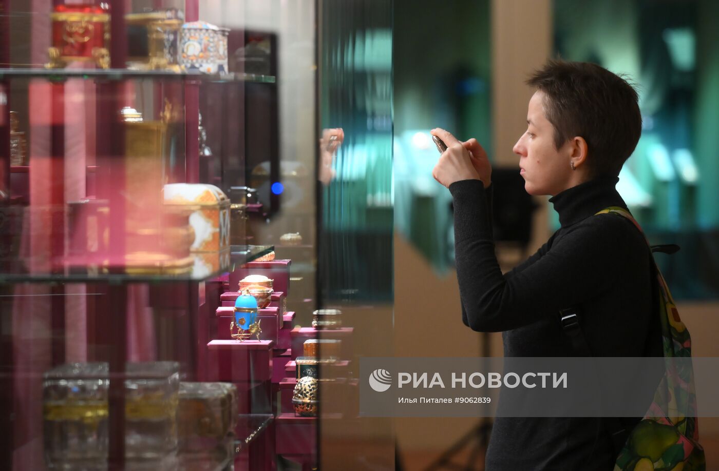 Выставка "Очарование красоты. Из истории ювелирных украшений в России" в Москве