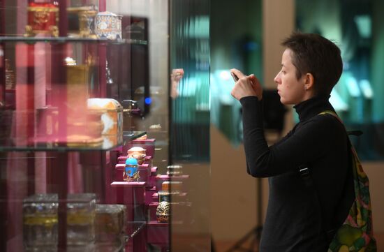 Выставка "Очарование красоты. Из истории ювелирных украшений в России" в Москве