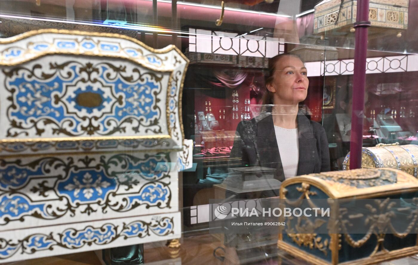 Выставка "Очарование красоты. Из истории ювелирных украшений в России" в Москве