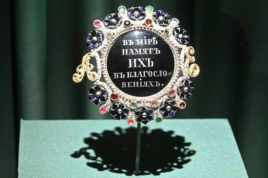 Выставка "Очарование красоты. Из истории ювелирных украшений в России" в Москве